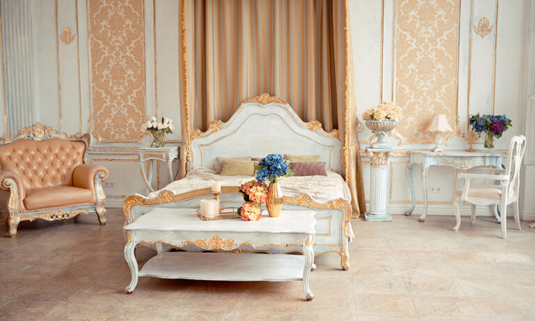 10 Beautiful Gold Wallpaper Ideas For Your Home | DesignCafe