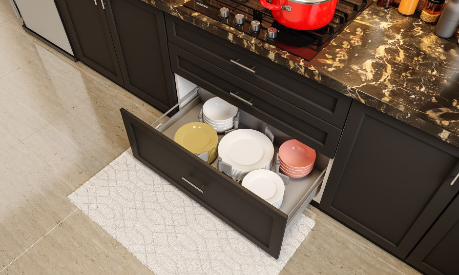L shaped industrial style kitchen with modern tandem drawers