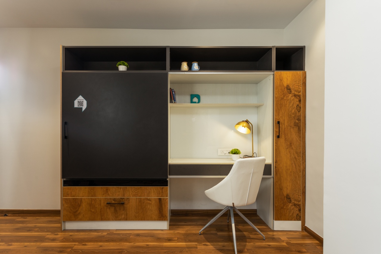 Tv cum study unit in thane experience centre