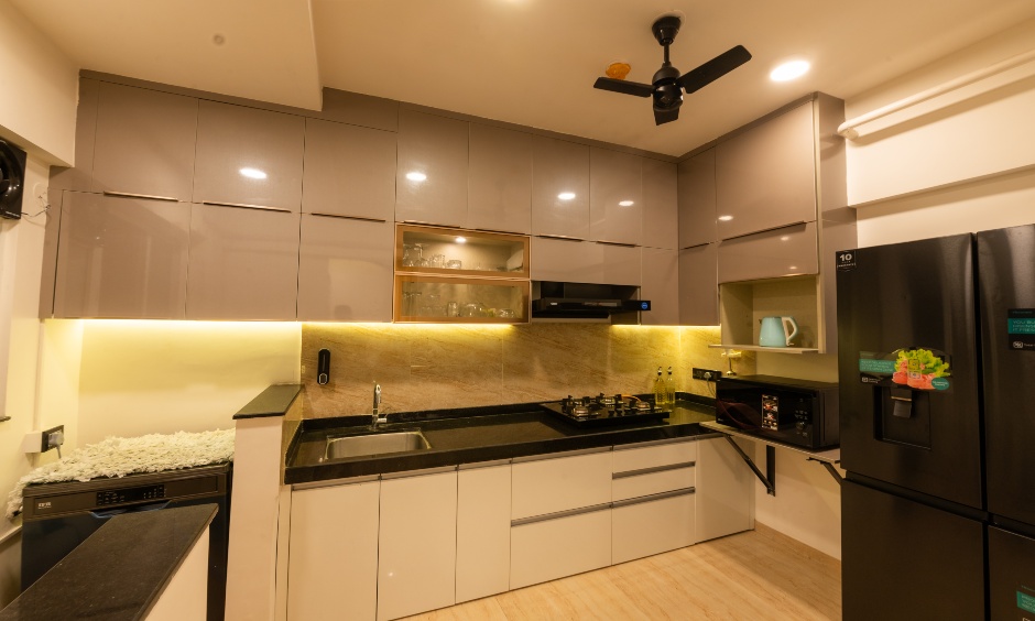 Minimalist kitchen with breakfast counter in Rohan & Seena’s VTP Leonara D home, Pune