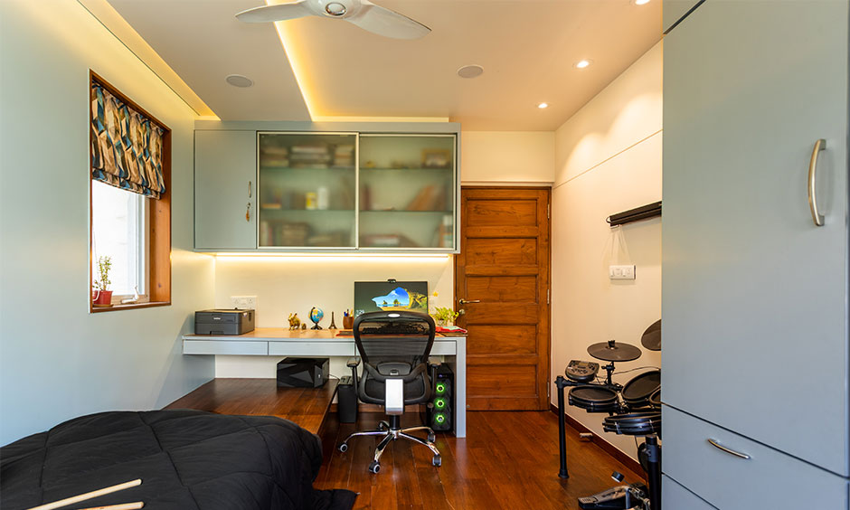 Lighter colour false ceiling designs for a low-height and compact room