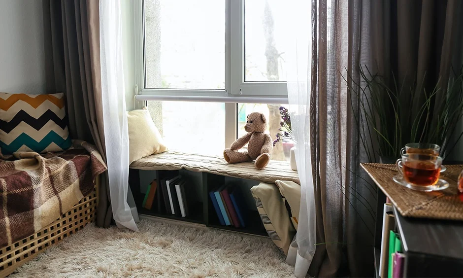 Front-facing shelves keep books visible and easy for children to pick up.
