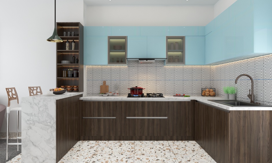 U-shaped kitchen showing backsplash tile trends for small and large kitchen layouts