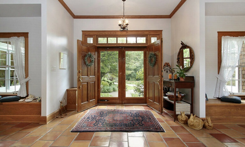 Cohesive foyer design matching the home’s interior style through consistent colours and textures.