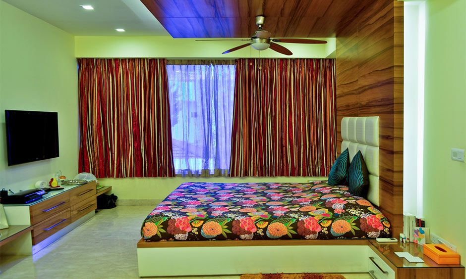 A low-hanging bedroom ceiling design which makes a small bedroom feel smaller